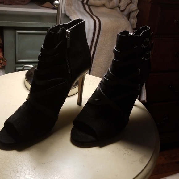 Heels - Picture 2 of 2